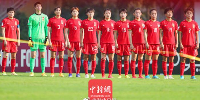  阿森纳女足三冠王庆典，男足联动创历史时刻  