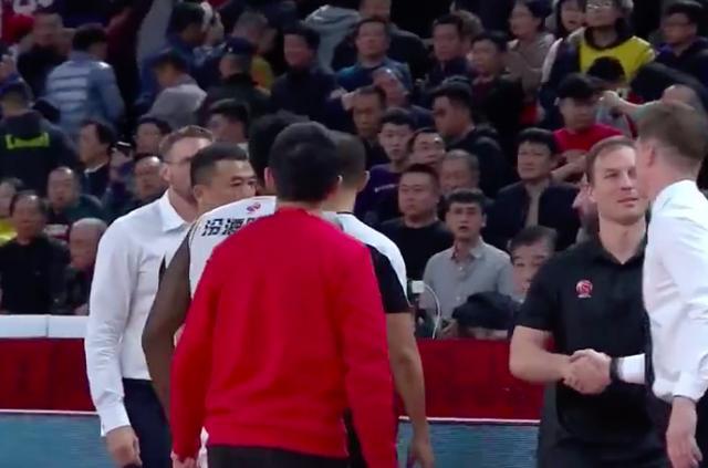  尼斯遭遇争议判罚，主教练赛后炮轰裁判  