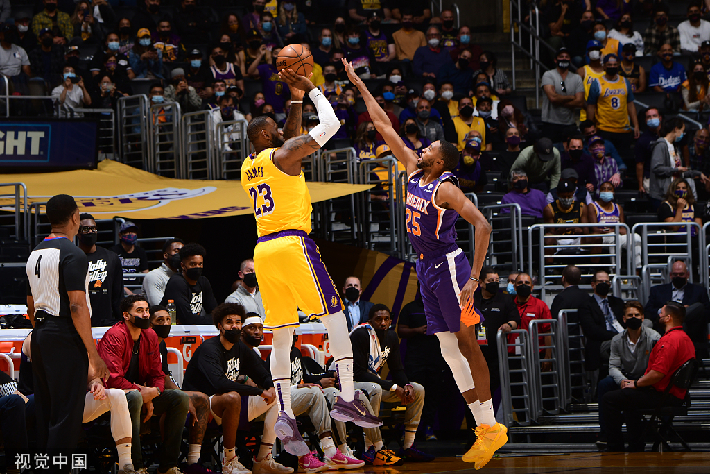 NBA季后赛首轮，詹姆斯30+三双湖人加时力克太阳